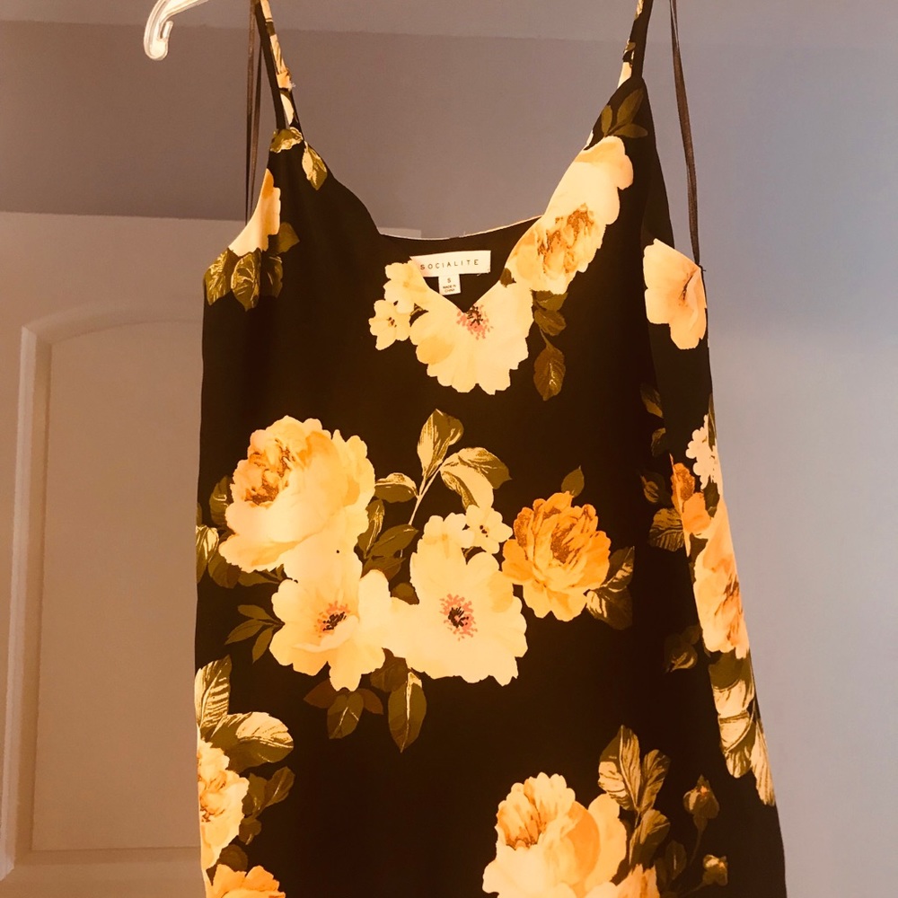 Socialite Scallop Cami